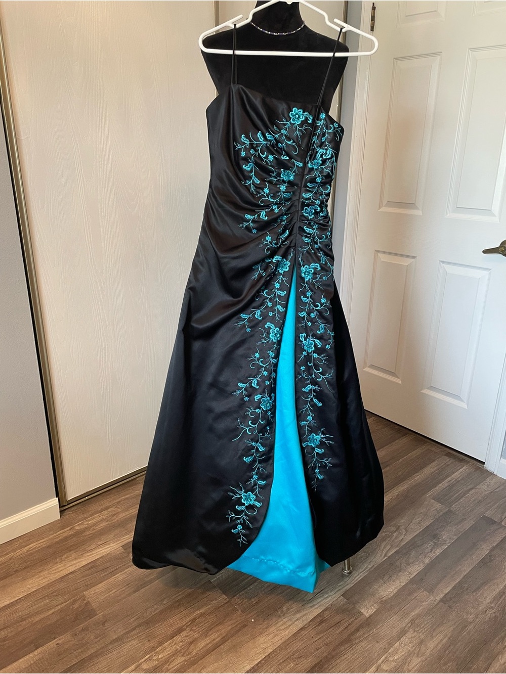 Blondie Nites Black and Teal Embroidered Prom Dress Size 3